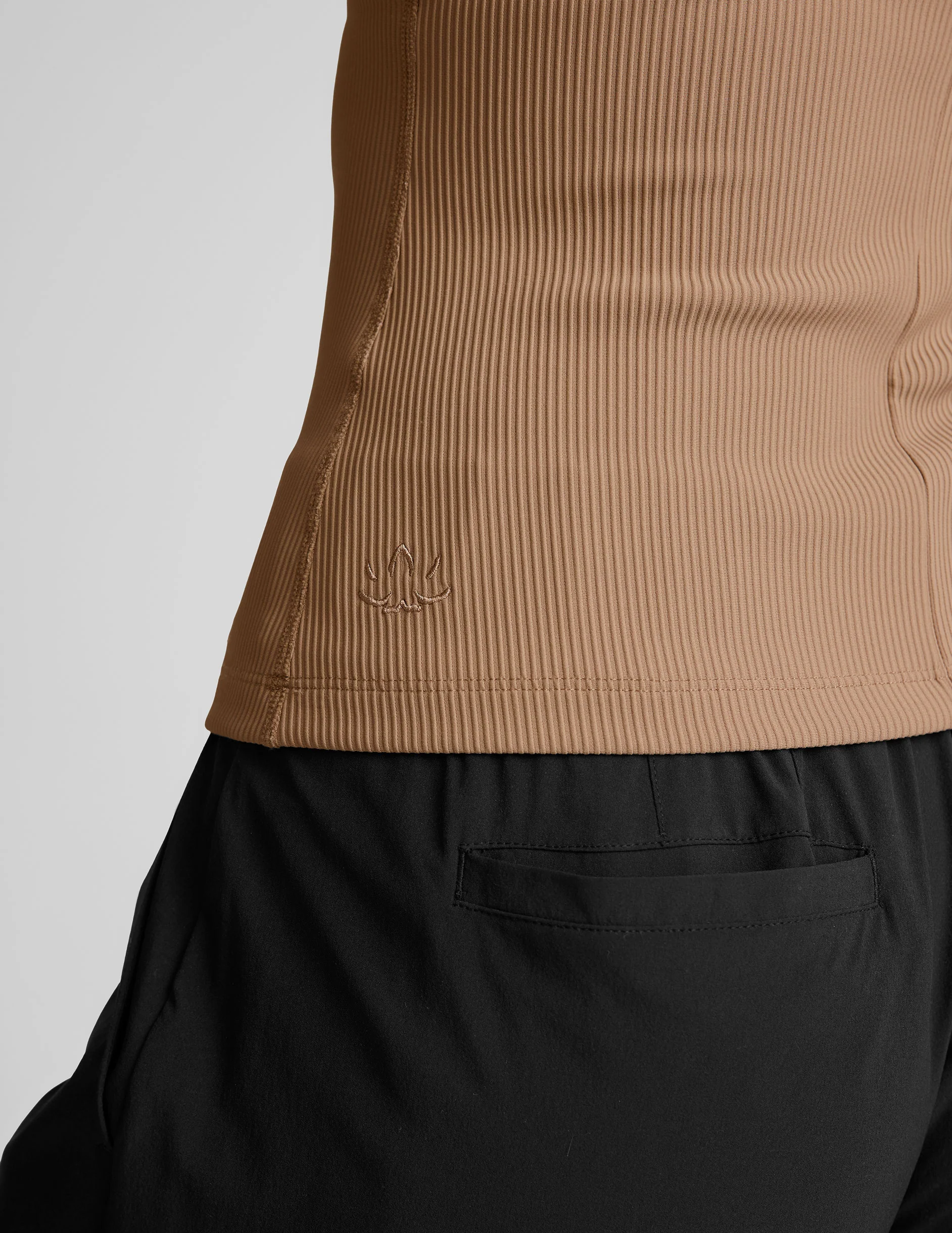 Refocus Ribbed Classic Tank - Onhollan