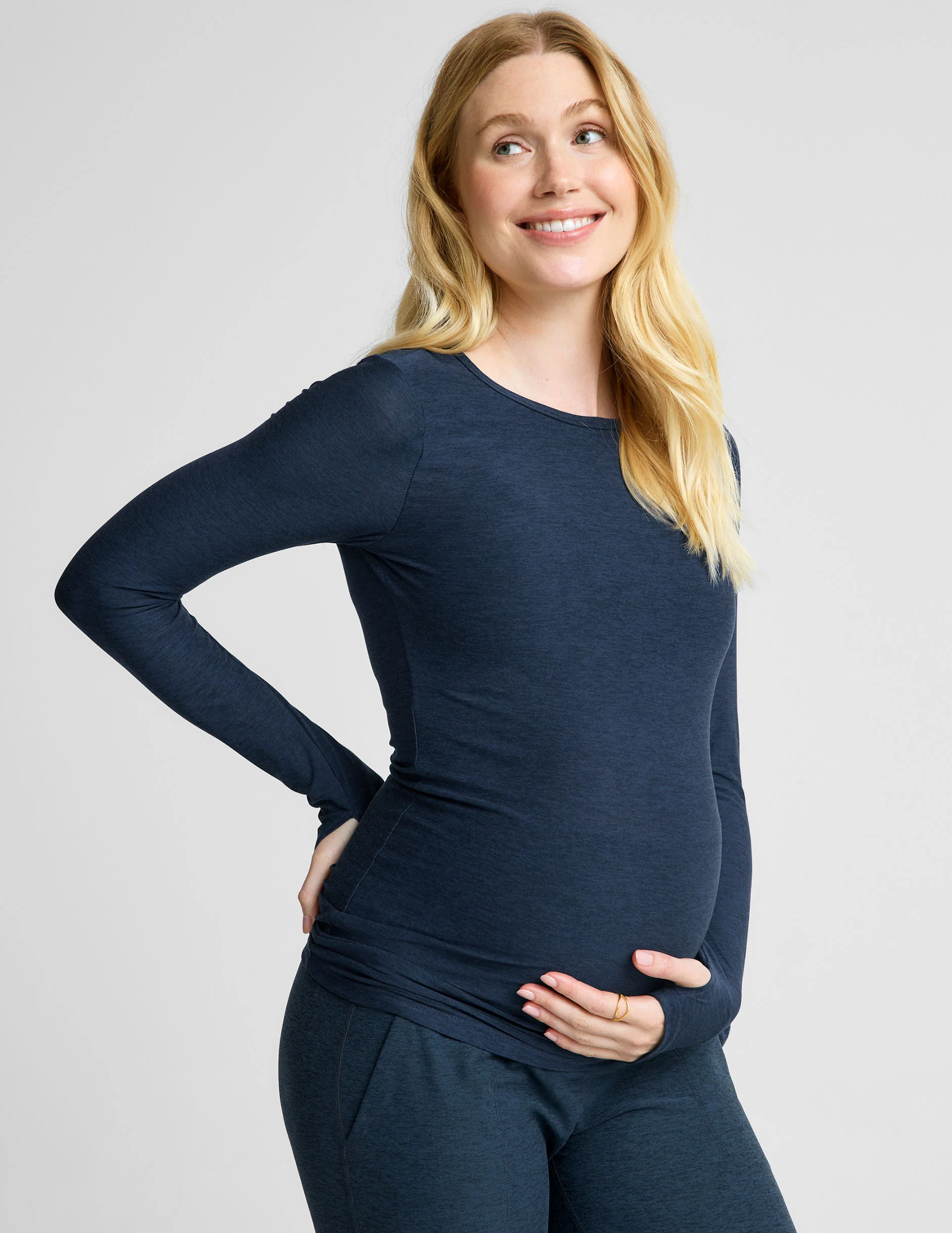 Featherweight Count On Me Maternity Crew Pullover - Onhollan