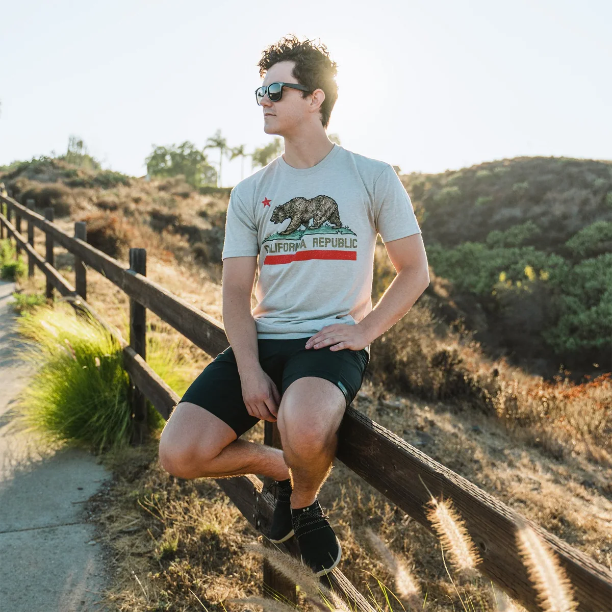 Men's Republic of CA Tee - Onhollan