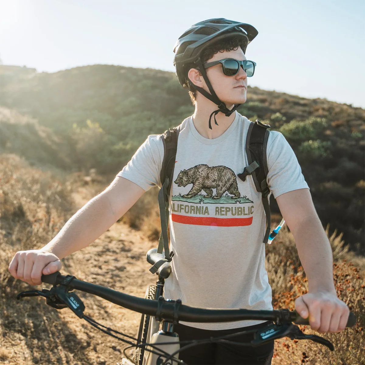 Men's Republic of CA Tee - Onhollan