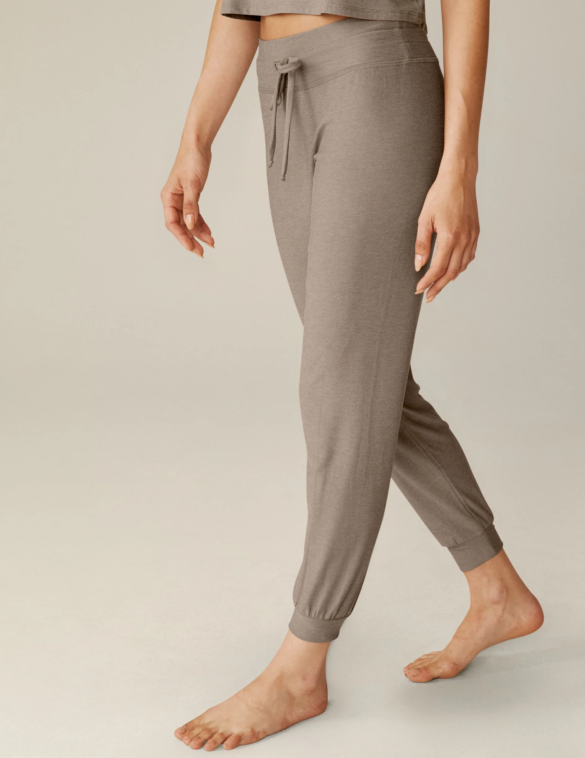 Featherweight Lounge Around Midi Jogger - Onhollan